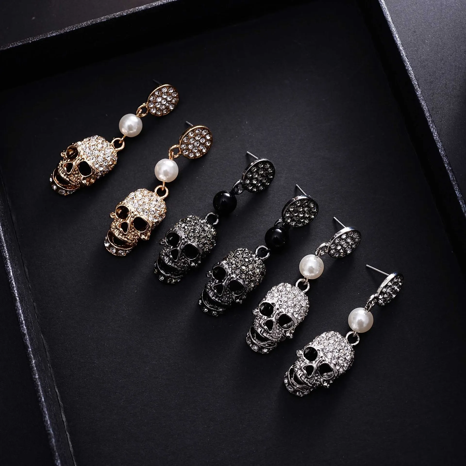 

Full Rhinestones Halloween Skull Drop Earrings Punk Pearl Gold Color Alloy Simulated Dangle Earrings for Women Party Jewelry