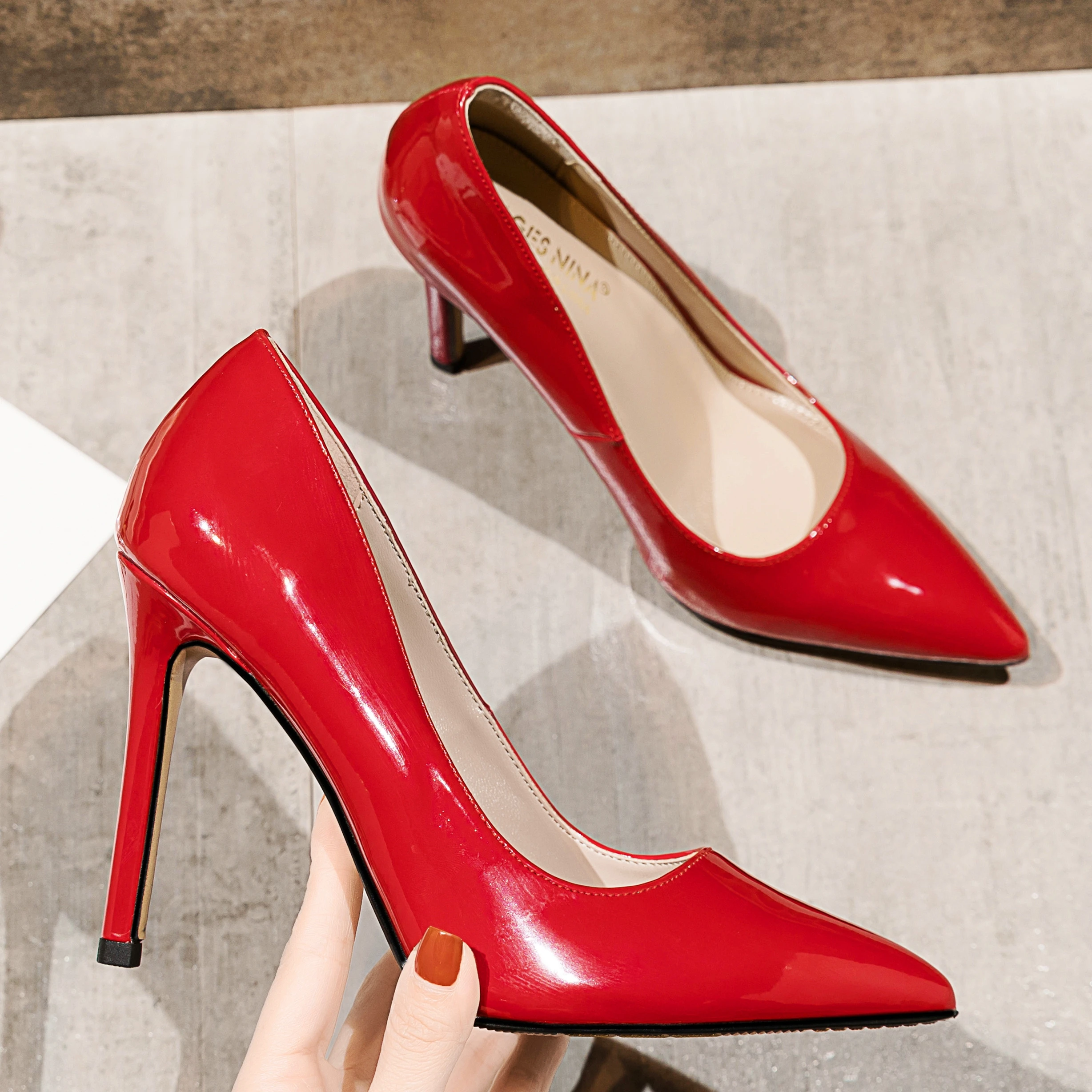 New Red Nude Pointed Toe High Heel Female Patent Leather Stiletto Wedding Party Pumps Professional Work Office Women Shoes X0013
New Red Nude Pointed Toe High Heel Female Patent Leather Stiletto Wedding Party Pumps Professional Work Office Women Shoes X0013
