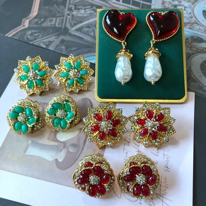 Real Gold Plated Vintage Style Flower Heart Gemstone Rhinestone Decor Baroque Glass Stud Earrings Ear-clip Pearl Drop Ear
Real Gold Plated Vintage Style Flower Heart Gemstone Rhinestone Decor Baroque Glass Stud Earrings Ear-clip Pearl Drop Ear