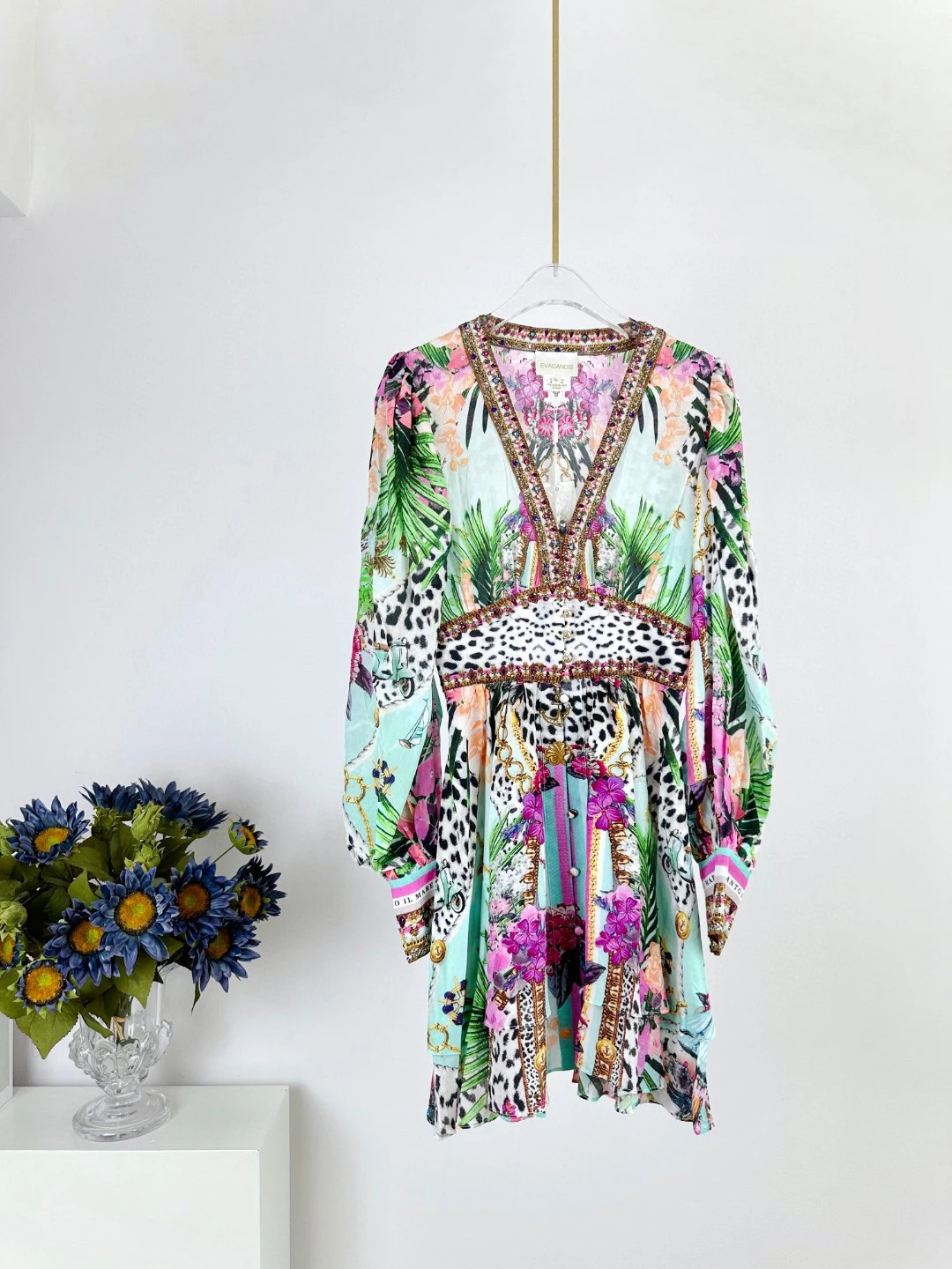 EVACANDIS 100% Real Silk Women Runway Designer New Lantern Sleeve Mini Dress Floral Leopard Printing Sweet V-Neck Tunic Diamond
EVACANDIS 100% Real Silk Women Runway Designer New Lantern Sleeve Mini Dress Floral Leopard Printing Sweet V-Neck Tunic Diamond