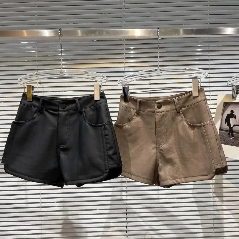 Fall 2022 new texture pattern pure color three points socialite PU leather shorts female temperament shorts for women
Fall 2022 new texture pattern pure color three points socialite PU leather shorts female temperament shorts for women