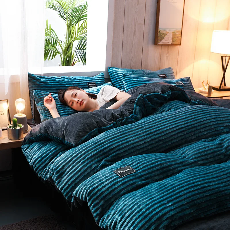 Thick Solid Color Velvet Duvet Cover Winter Warmth Bedding Set Double Quilt Cover Twin Queen King Comforter Cover 220*240
Thick Solid Color Velvet Duvet Cover Winter Warmth Bedding Set Double Quilt Cover Twin Queen King Comforter Cover 220*240