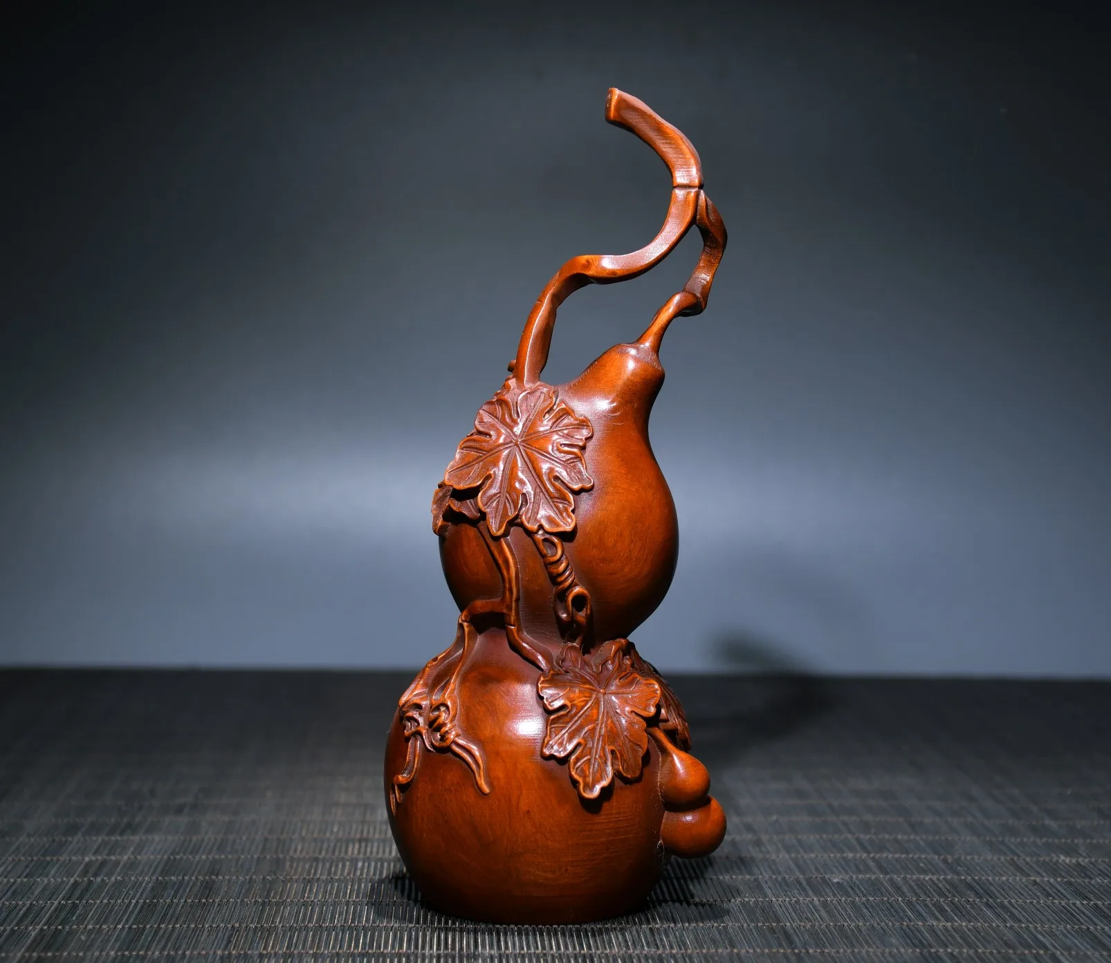7"Tibetan Temple Collection Old Boxwood Calabash Gourd Gourd tree vine leaf Office Ornament Town house Exorcism
7"Tibetan Temple Collection Old Boxwood Calabash Gourd Gourd tree vine leaf Office Ornament Town house Exorcism