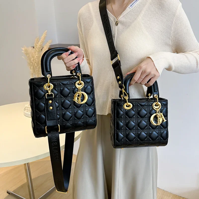 2023 New Women's Bag Handbag Single Shoulder Crossbody Bag Letter Small Square Handbags Designer Purses Handbag
2023 New Women's Bag Handbag Single Shoulder Crossbody Bag Letter Small Square Handbags Designer Purses Handbag
