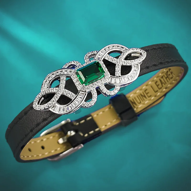 

2024 New S925 Silver Imitation Emerald One Carat Wrist Strap Bracelet Women's Personalized Fashion Style