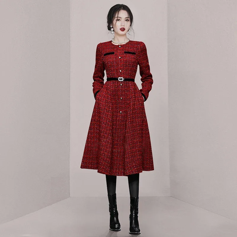 New Designer 2024 Autumn Small Fragrance European Women Dress Luxurious Beads Belt O Neck Long Sleeve Tweed Slim Midi Dress
New Designer 2024 Autumn Small Fragrance European Women Dress Luxurious Beads Belt O Neck Long Sleeve Tweed Slim Midi Dress