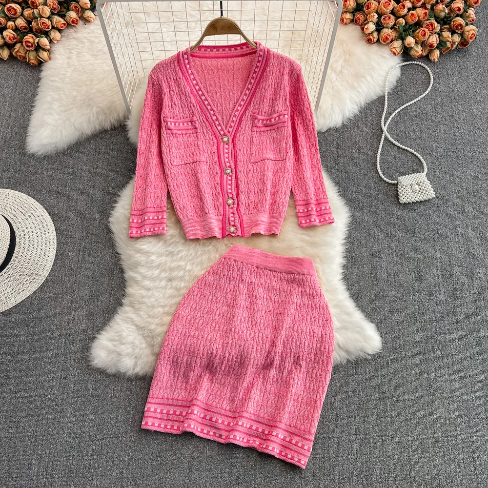 Spring Women New Chic Knitted Jacquard Skirt 2 Piece Set Women Elegant V-Collar Cardigan Sweater+Elastic Force A-line Skirt Set
Spring Women New Chic Knitted Jacquard Skirt 2 Piece Set Women Elegant V-Collar Cardigan Sweater+Elastic Force A-line Skirt Set