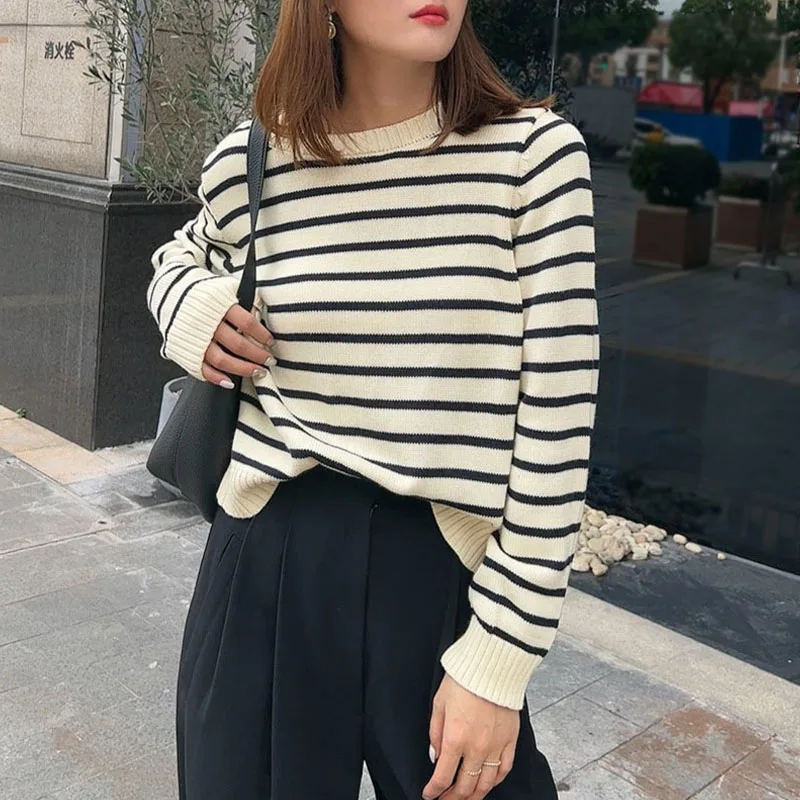 Fashion Striped Women Sweater Long Sleeve Soft Lady Pullovers Autumn Casual Loose Round Neck Knitted Office-lady Clothes 28976 
Fashion Striped Women Sweater Long Sleeve Soft Lady Pullovers Autumn Casual Loose Round Neck Knitted Office-lady Clothes 28976