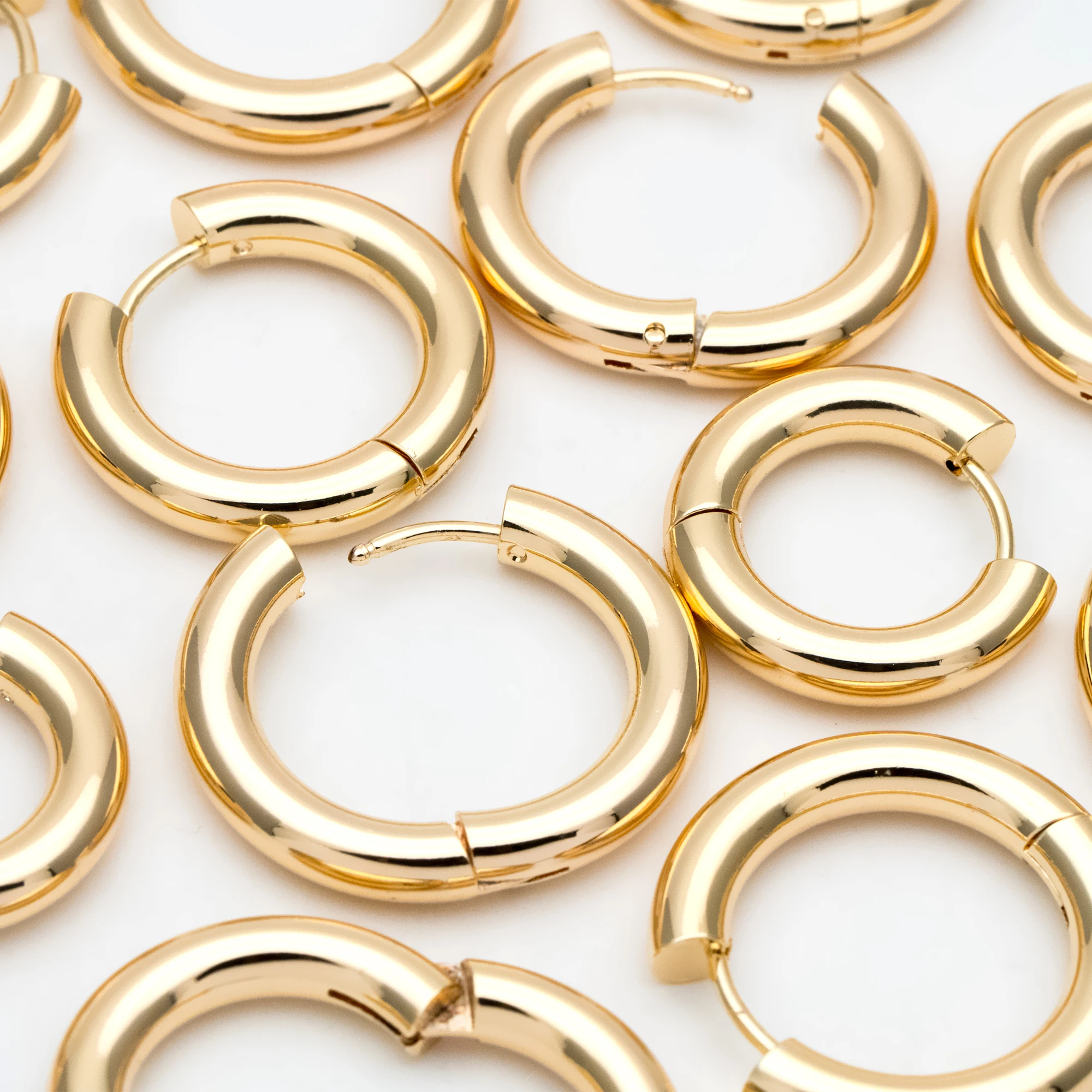 

4pcs Gold Chunky Hoop Huggies, 4mm Thick, 18/ 20/ 22/ 24/ 26mm, Stainless Steel Hoop Earrings, Minimalist Earrings (GB-3301)