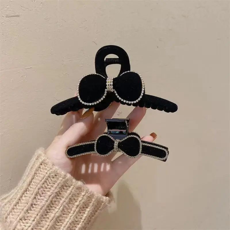 S3457 New Fashion Women Suede Bow Hair Clip Black Shinny Grab Clip Barrette Back Head Shark Hairclip Hair Accessories
S3457 New Fashion Women Suede Bow Hair Clip Black Shinny Grab Clip Barrette Back Head Shark Hairclip Hair Accessories