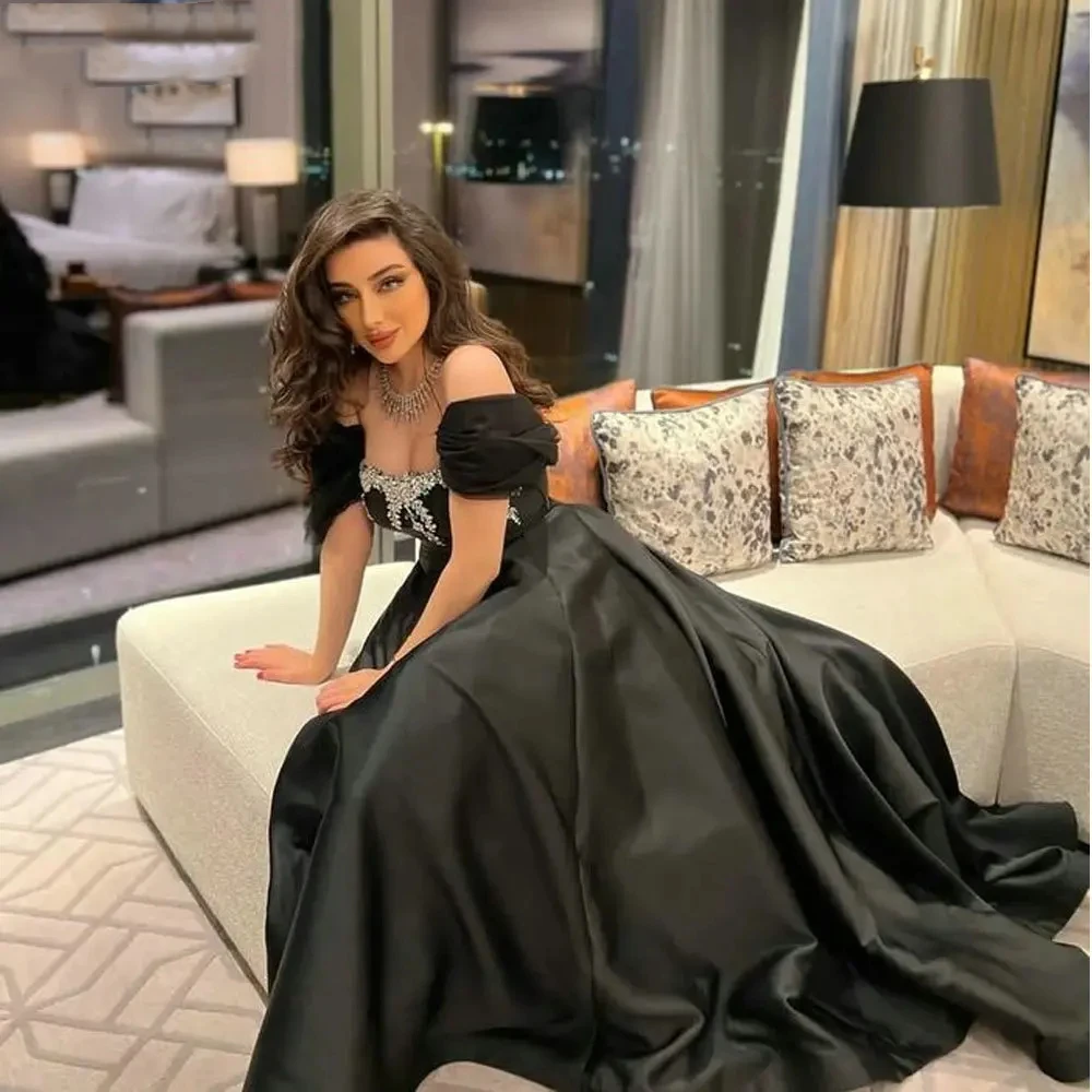 Black Satin Dubai Evening Dresses 2024 For Elegant Women A-Line Long Diamonds Beading Saudi Arabic Prom Gowns Formal Dress
Black Satin Dubai Evening Dresses 2024 For Elegant Women A-Line Long Diamonds Beading Saudi Arabic Prom Gowns Formal Dress