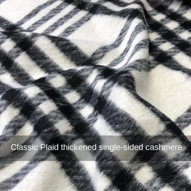 Новая высококачественная односторонняя кашемировая ткань на заказ для осени и зимы, классическое клетчатое пальто, шаль, плотная ткань для одежды.
Новая высококачественная односторонняя кашемировая ткань на заказ для осени и зимы, классическое клетчатое пальто, шаль, плотная ткань для одежды.