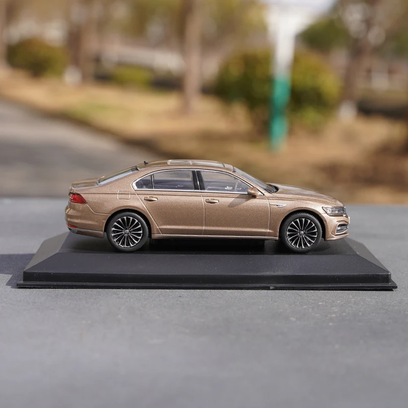 Original Diecast Alloy 1:43 Scale 2020 New TERAMONT Car Model For Adult Collection Gift Display Souvenir Ornament
Original Diecast Alloy 1:43 Scale 2020 New TERAMONT Car Model For Adult Collection Gift Display Souvenir Ornament
