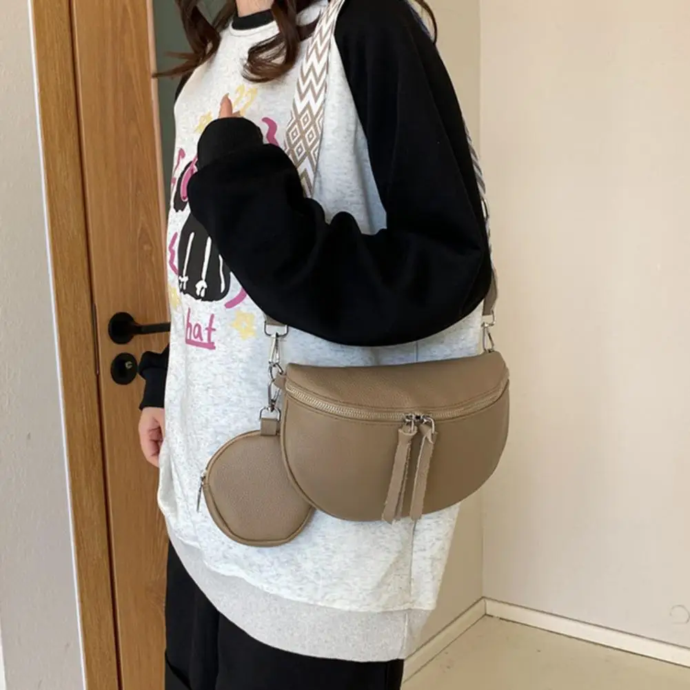 Large-capacity Round Bag Lady Bag Stylish Waterproof Crossbody Bag with Tassel Zipper Closure Adjustable Strap for Women
Large-capacity Round Bag Lady Bag Stylish Waterproof Crossbody Bag with Tassel Zipper Closure Adjustable Strap for Women