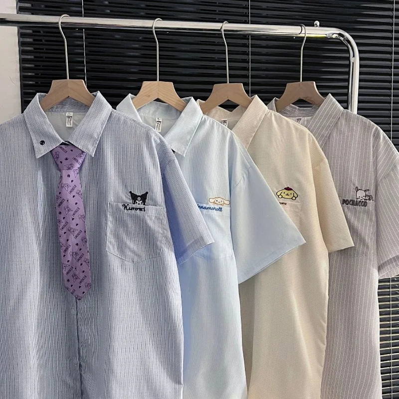 Новая Милая рубашка Sanrio с аниме и короткими рукавами, Kuromi почтовый, Cinnamoroll, в шотландскую клетку, женская Свободная Повседневная, кавайная, тонкая, в стиле колледжа
Новая Милая рубашка Sanrio с аниме и короткими рукавами, Kuromi почтовый, Cinnamoroll, в шотландскую клетку, женская Свободная Повседневная, кавайная, тонкая, в стиле колледжа