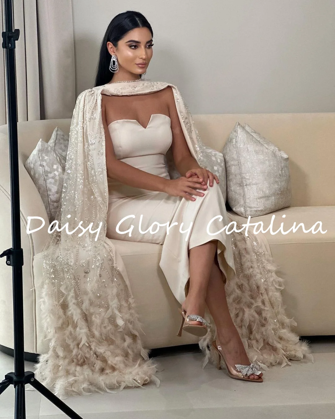 Vintage Sequined Prom Dress Halter Luxury Evening Dresses V Neck Mermaid Spaghetti Straps Feather Saudi Arabia For Wedding Party
Vintage Sequined Prom Dress Halter Luxury Evening Dresses V Neck Mermaid Spaghetti Straps Feather Saudi Arabia For Wedding Party
