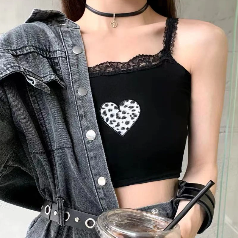 Новинка лета 2024, женский кружевной трикотажный топ в стиле ретро с небольшими бретельками, привлекательный милый модный топ
Новинка лета 2024, женский кружевной трикотажный топ в стиле ретро с небольшими бретельками, привлекательный милый модный топ