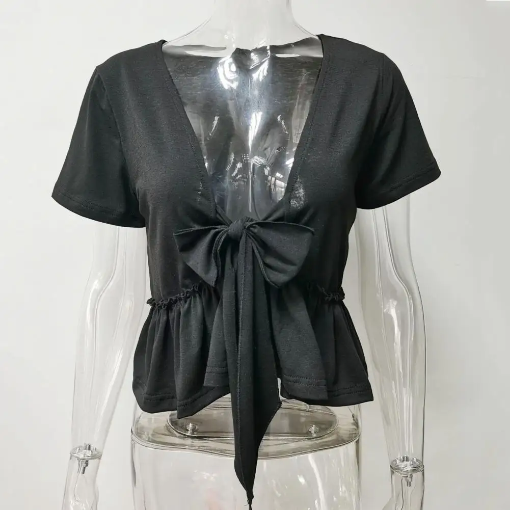 V-neck Short Sleeve Tops Stylish Women's Summer Tops V-neck Short Sleeve Casual T-shirt with Knot Design Ruffle Hem Loose for A
V-neck Short Sleeve Tops Stylish Women's Summer Tops V-neck Short Sleeve Casual T-shirt with Knot Design Ruffle Hem Loose for A