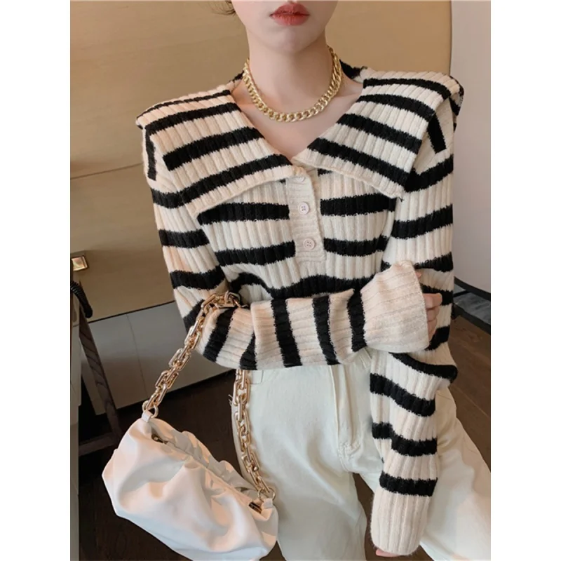 

Undershirt Women's Inner Wear Loose Western Style Doll Collar Large Lapel Sweater Thickened Sweater Autumn and Winter Unique Top