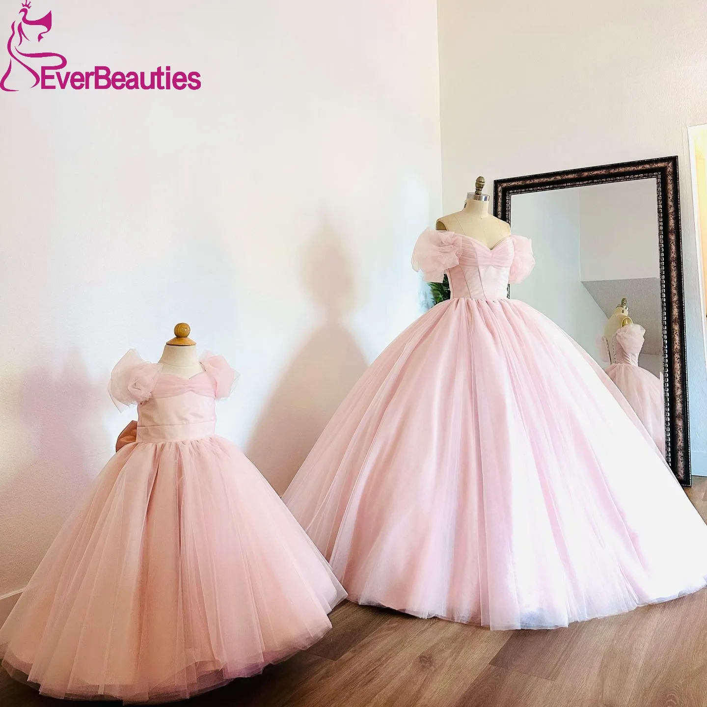 Short Sleeves Sweet 16 Dress Ball Gown Quinceanera Dresses for Juniors Off Shoulder Pink Vestidos De 15 Quinceañera
Short Sleeves Sweet 16 Dress Ball Gown Quinceanera Dresses for Juniors Off Shoulder Pink Vestidos De 15 Quinceañera