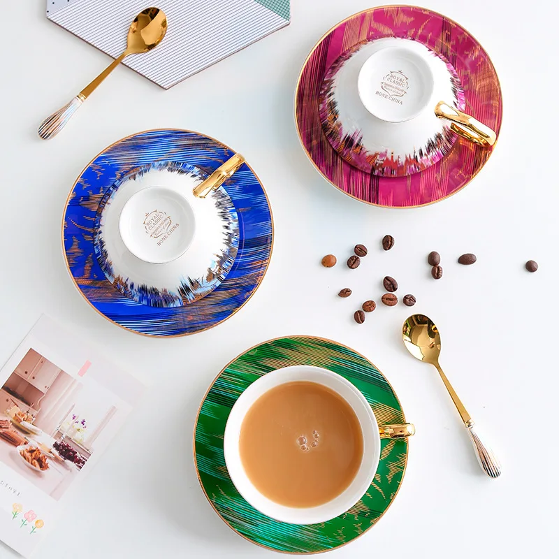 Европейская кофейная чашка, креативный послеобеденный чай, китайский керамический блюдо с ложкой
Европейская кофейная чашка, креативный послеобеденный чай, китайский керамический блюдо с ложкой