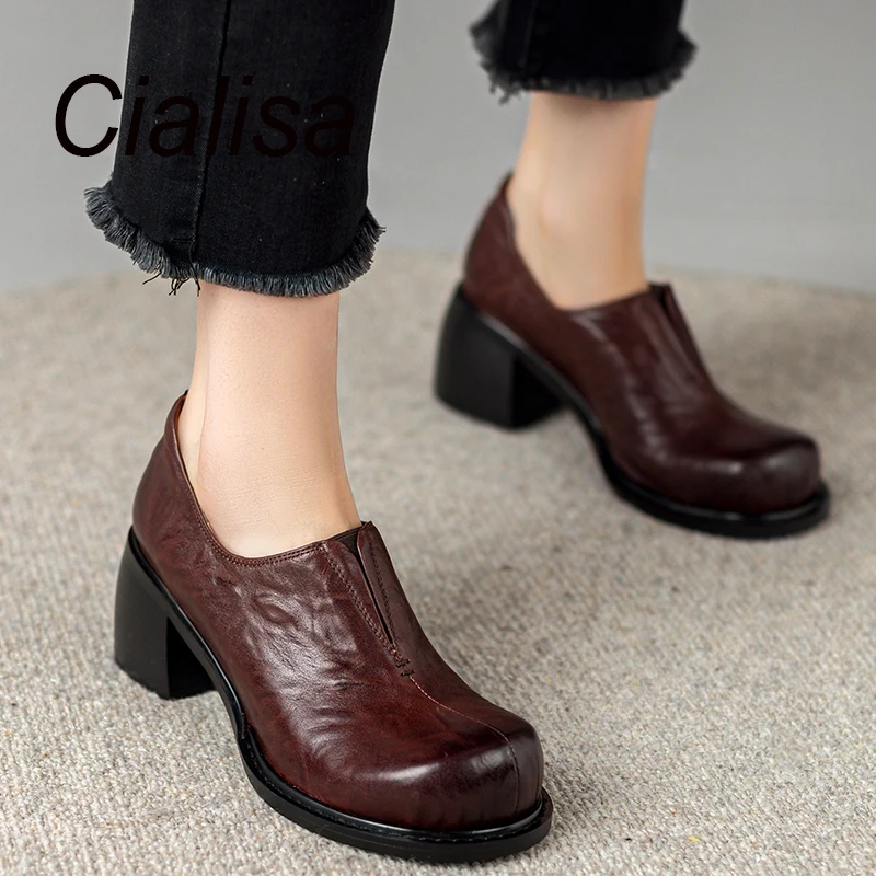 Женские туфли-лодочки из натуральной кожи, с круглым носком
Женские туфли-лодочки из натуральной кожи, с круглым носком