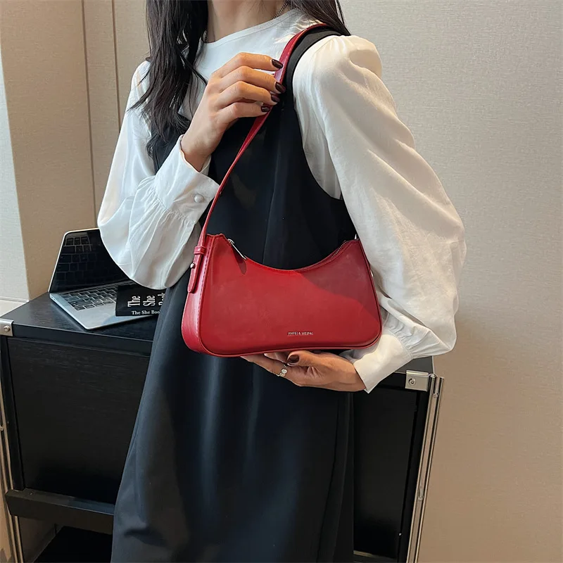 

Underarm bag women's 2023 new niche design simple and stylish portable one shoulder explosive board commuting