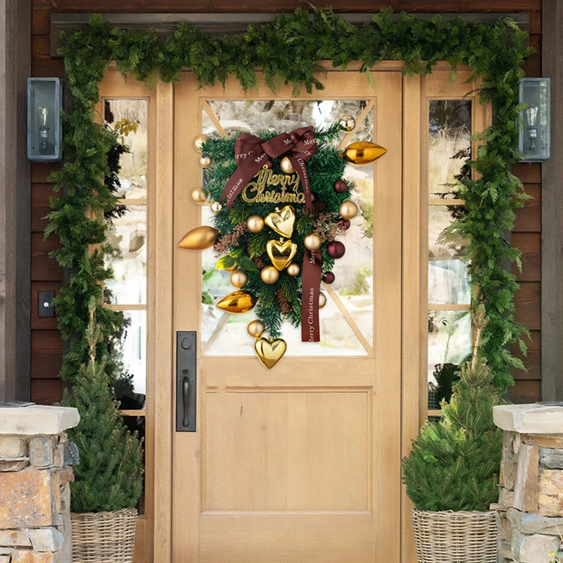 

Золотой перевернутый Рождественский венок на дверь дерева, большой красный пирог, дверь, окно, камин, лестница, балкон, садовые венки
