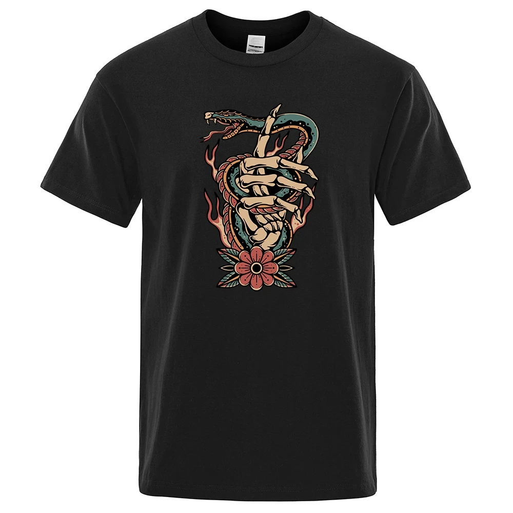 Poisonous Snake Winding Around The Fingertips Tops Men Fashion Soft T Shirt Hip Hop Street Cotton T-Shirts Luxury Tees 80518 Poisonous Snake Winding Around The Fingertips Tops Men Fashion Soft T Shirt Hip Hop Street Cotton T-Shirts Luxury Tees 80518