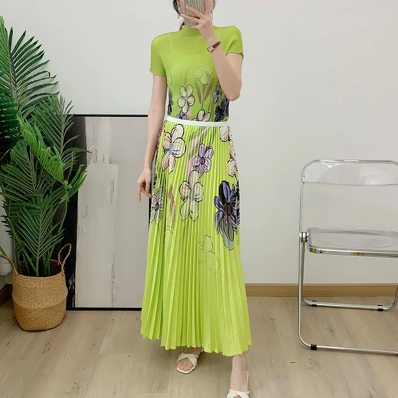 Pleated printed two-piece suit 2024 summer new fashion corn top+temperament pleated skirt suit
Pleated printed two-piece suit 2024 summer new fashion corn top+temperament pleated skirt suit