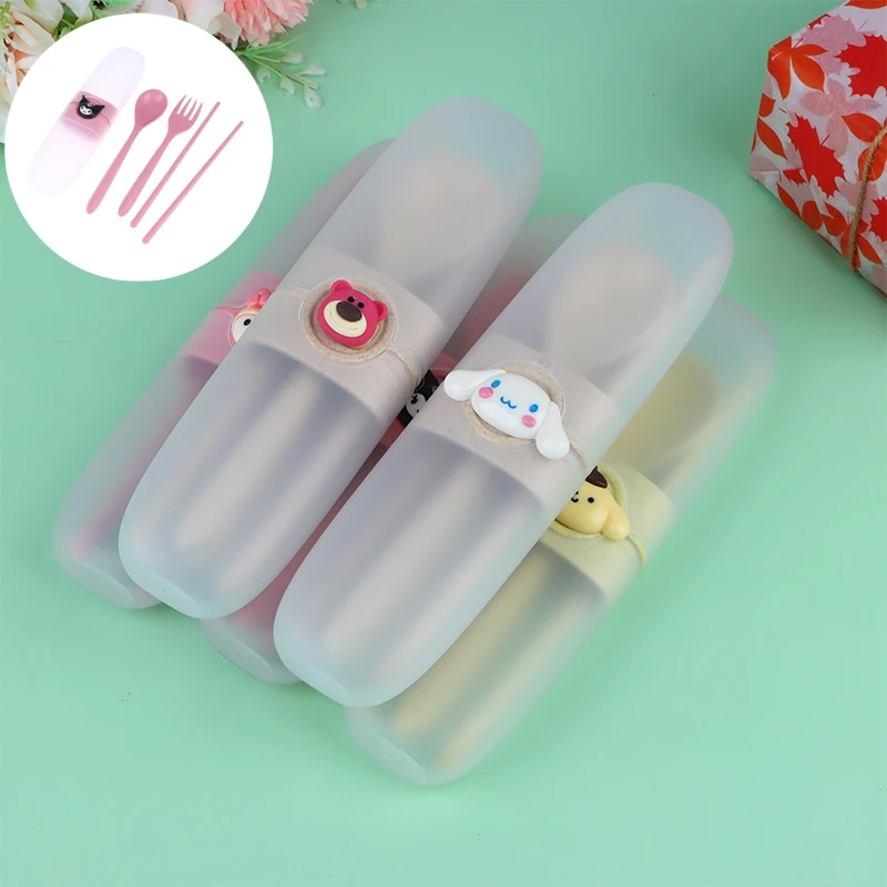 Kawaii Sanrioed Melody Cinnamoroll Kuromi Мультяшные студенческие палочки для еды ложка набор столовых приборов для путешествий портативный детский ящик для хранения вилка
Kawaii Sanrioed Melody Cinnamoroll Kuromi Мультяшные студенческие палочки для еды ложка набор столовых приборов для путешествий портативный детский ящик для хранения вилка