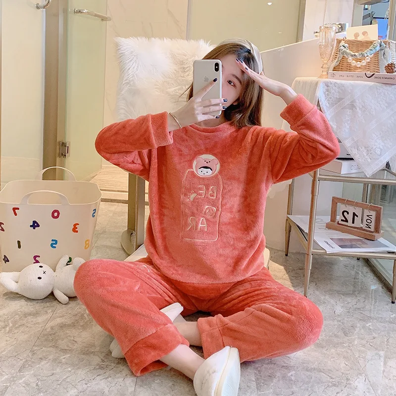 Pajamas Winter Women's coral velvet thickened warm pajamas two-piece set cartoon printed flannel round neck home clothes
Pajamas Winter Women's coral velvet thickened warm pajamas two-piece set cartoon printed flannel round neck home clothes