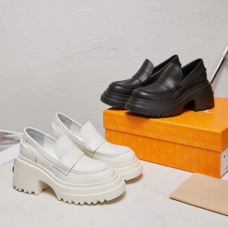 Fashion Women Naked wolfe flawless black leather classic Loafer Classic pull on design Ladies designer online cheap shoes Flats 
Fashion Women Naked wolfe flawless black leather classic Loafer Classic pull on design Ladies designer online cheap shoes Flats