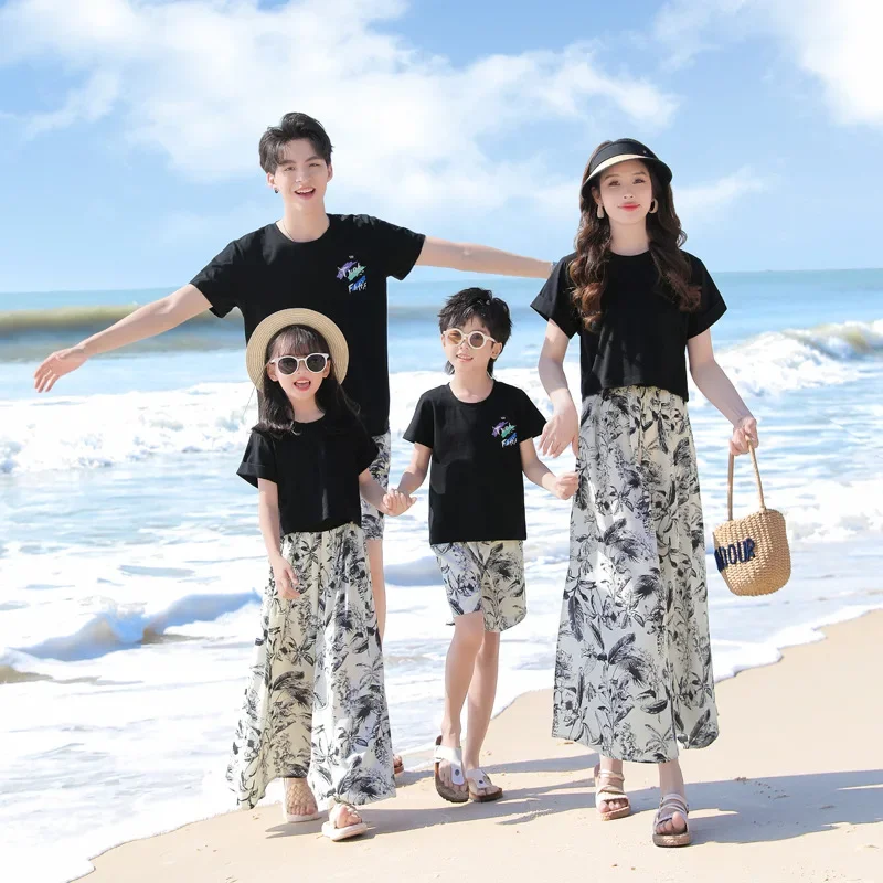 

Summer Beach Family Outfits Mum Daughter Dad Son Cotton T-shirt+Shorts Holiday Seaside Couple Lovers Matching Clothes Kids Set