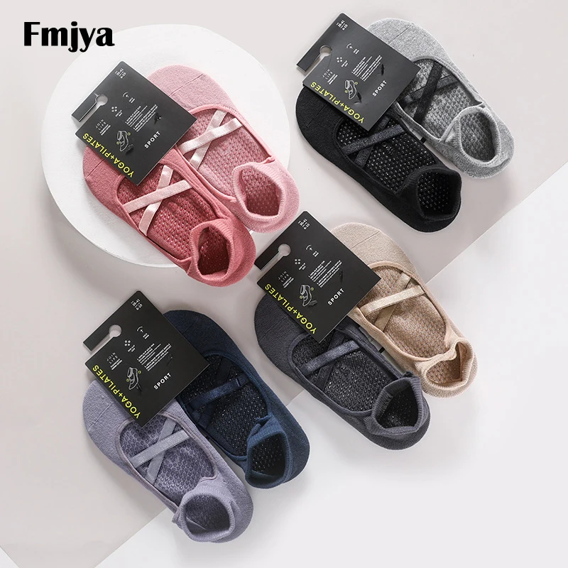 2 Pairs Yoga Socks Set Cotton Breathable Sweat-absorbent Silicone Non-slip Grips Women Pilates Ballet Fitness Sports Floor Socks
2 Pairs Yoga Socks Set Cotton Breathable Sweat-absorbent Silicone Non-slip Grips Women Pilates Ballet Fitness Sports Floor Socks