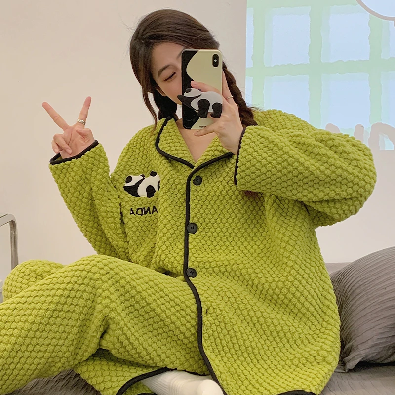 2023 Flannel Winter Warm Pajamas For Women Cute Green Cardiga Ladies Panda Sleepwear Coral Velvet Thickened Home Suits Nightwear
2023 Flannel Winter Warm Pajamas For Women Cute Green Cardiga Ladies Panda Sleepwear Coral Velvet Thickened Home Suits Nightwear