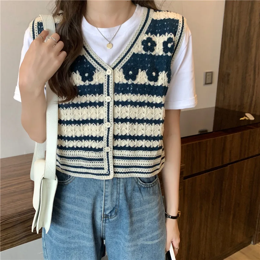 Chic Fashion Short Sweater Vest Women V-Neck Single Breasted Waistcoat Sleeveless Jacket Outwear Retro Crochet Vests Female
Chic Fashion Short Sweater Vest Women V-Neck Single Breasted Waistcoat Sleeveless Jacket Outwear Retro Crochet Vests Female