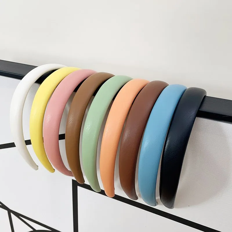 Ободок для волос из искусственной кожи ярких цветов
Ободок для волос из искусственной кожи ярких цветов