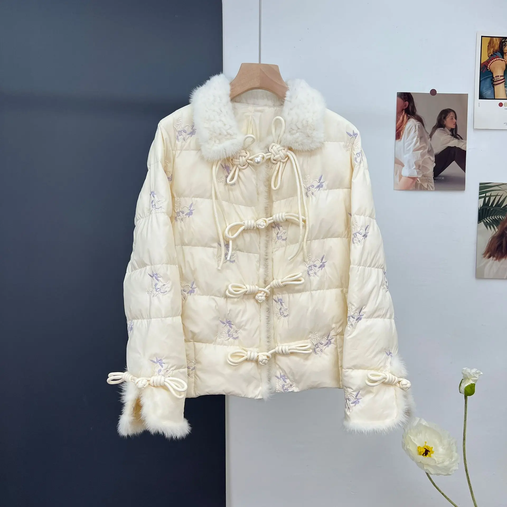 

2024 Autumn and Winter New Chinese Style Down Coat with White Goose Down Women's Short Mink Neck Embroidered Disc Buckle coat