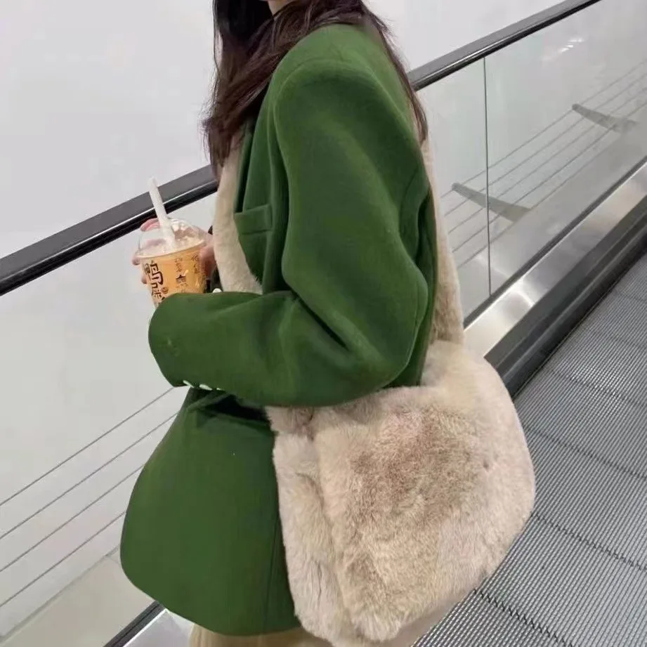 Winter Fluffy Faux Fur Bag Warm Soft Shoulder Bag Casual Plush Crossbody Bags for Women Designer Shopper Tote Bag Female Flap
Winter Fluffy Faux Fur Bag Warm Soft Shoulder Bag Casual Plush Crossbody Bags for Women Designer Shopper Tote Bag Female Flap