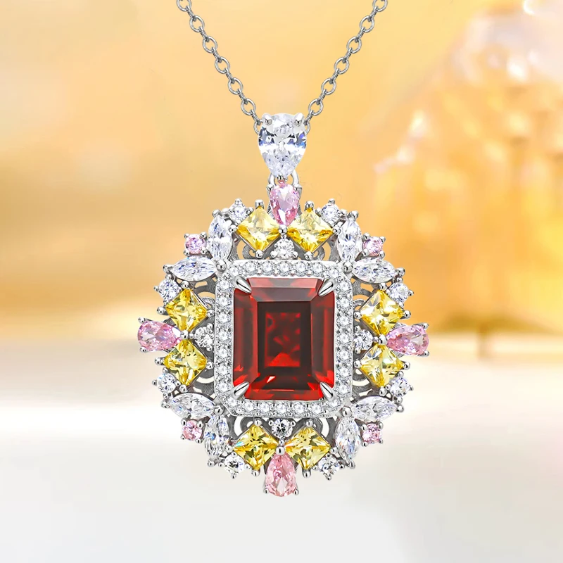 

Модный искусственный красный драгоценный камень, изумрудная огранка, Серебряный кулон с высокоуглеродистыми бриллиантами в нишевом дизайне