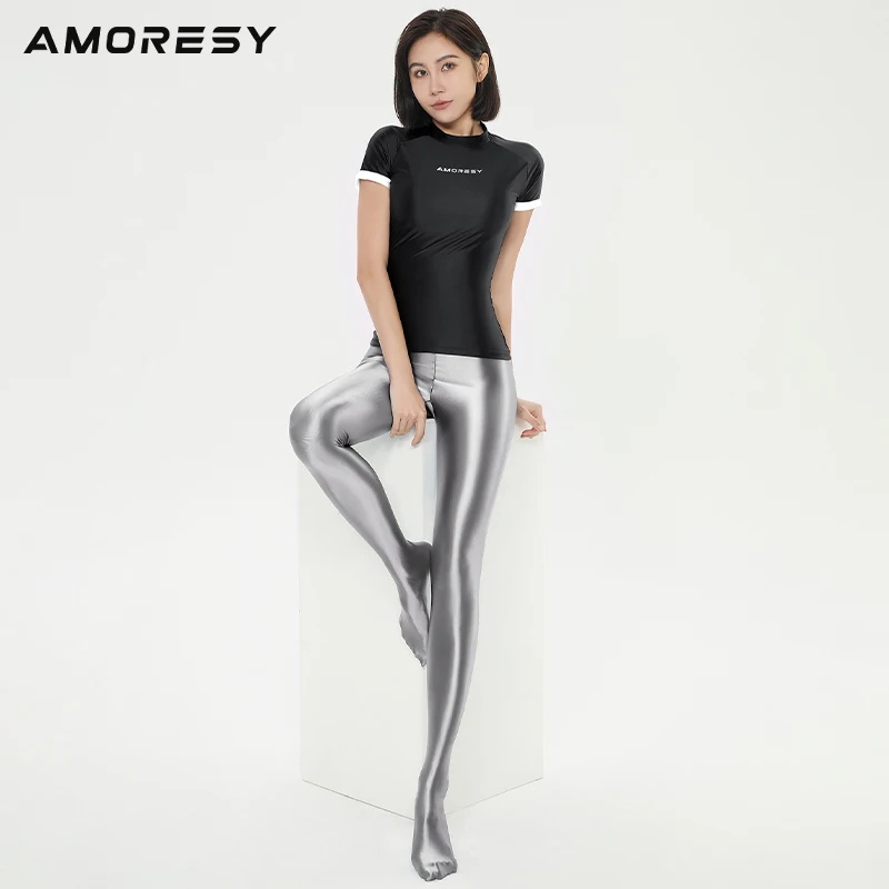 Черная глянцевая шелковая эластичная футболка с рукавом до локтя AMORESY серия Electra
Черная глянцевая шелковая эластичная футболка с рукавом до локтя AMORESY серия Electra