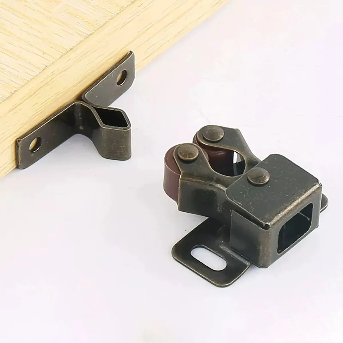 Sound Small Touch Bead Wardrobe Door Buckle/Wardrobe Furniture Accessories/Card Switch Clip Lock/ Cabinet Suction
Sound Small Touch Bead Wardrobe Door Buckle/Wardrobe Furniture Accessories/Card Switch Clip Lock/ Cabinet Suction