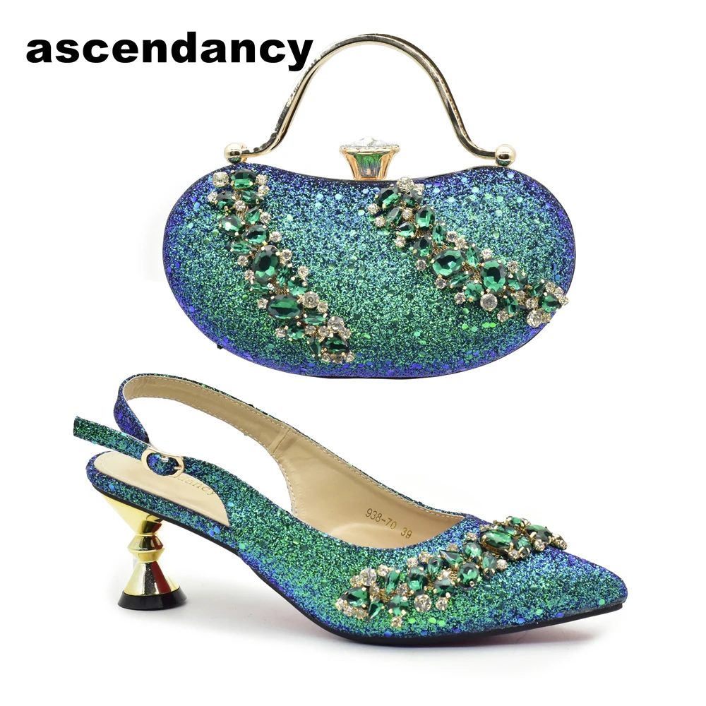 2023 Nigeria Fashion Bag and Mid-Heel Pointed Shoes Girly Party Shoes and Bag Set Decorated with Rhinestone Wedding Shoes Bride
2023 Nigeria Fashion Bag and Mid-Heel Pointed Shoes Girly Party Shoes and Bag Set Decorated with Rhinestone Wedding Shoes Bride