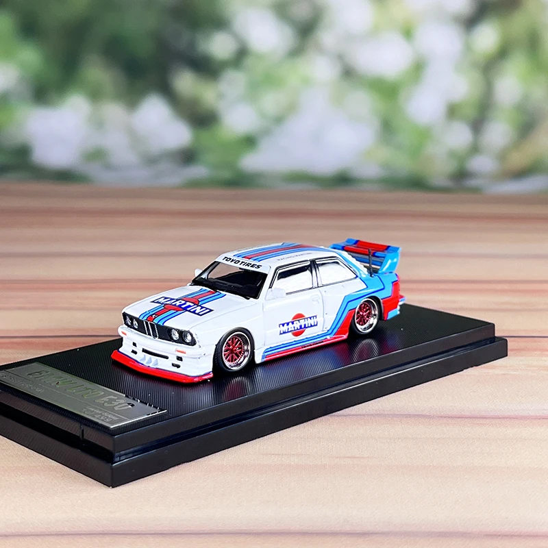 Street Weapon 1:64 SW M3 E30 lto Wide-body modified car alloy simulation car model
Street Weapon 1:64 SW M3 E30 lto Wide-body modified car alloy simulation car model