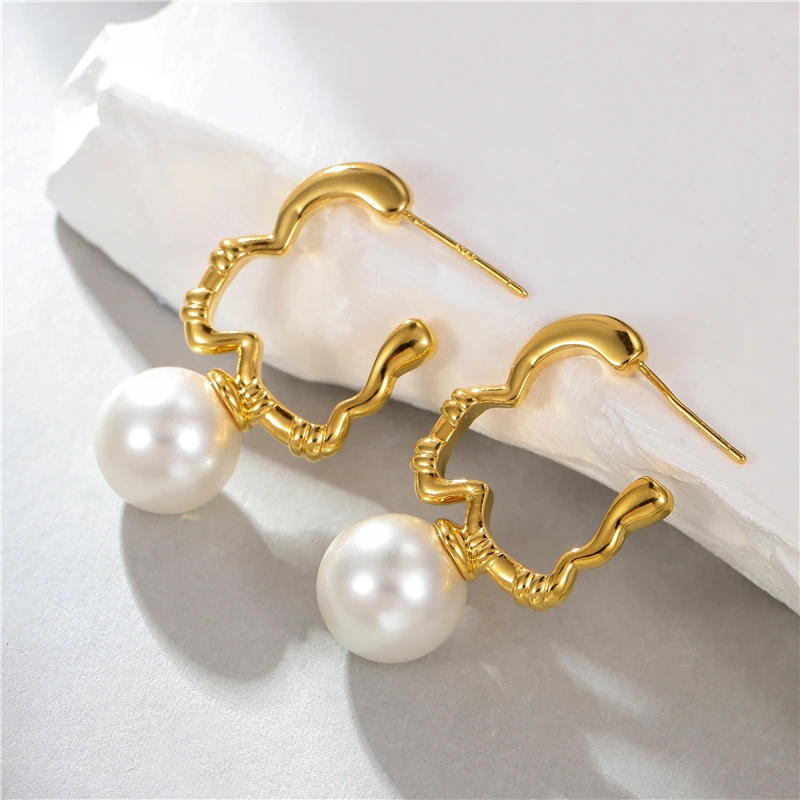 Irregular European Trend New Design Sense Copper Metal Luxury Imitation Pearl Earrings For Women Fashion Unusual Jewelry
Irregular European Trend New Design Sense Copper Metal Luxury Imitation Pearl Earrings For Women Fashion Unusual Jewelry