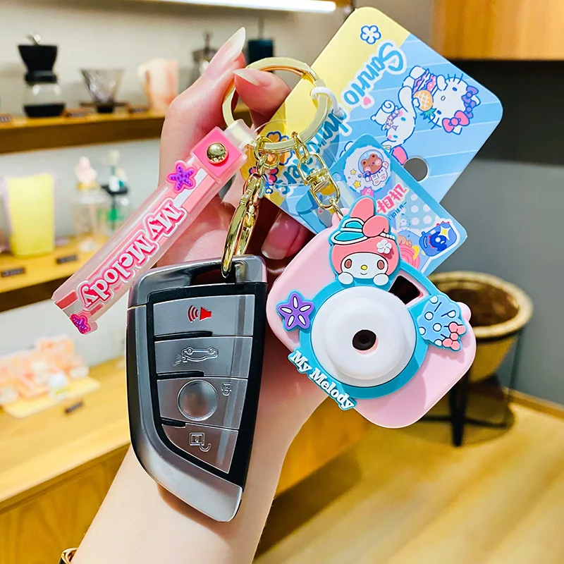 Sanrio проекционная семейная камера My Melody Cinnamoroll BabyCinnamoroll креативный брелок школьная сумка Подвеска маленький подарок для пары
Sanrio проекционная семейная камера My Melody Cinnamoroll BabyCinnamoroll креативный брелок школьная сумка Подвеска маленький подарок для пары