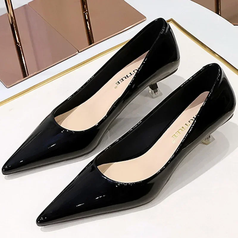 Escarpins femme vernis à bout pointu avec talon confortable 4,5 cm