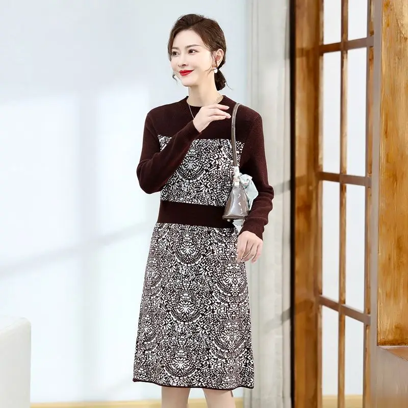 Vintage Patchwork Print Women Knit Dress 2023 New Autumn Winter Clothes Office Lady O-neck Slim Knee-length Sweater Dresses
Vintage Patchwork Print Women Knit Dress 2023 New Autumn Winter Clothes Office Lady O-neck Slim Knee-length Sweater Dresses