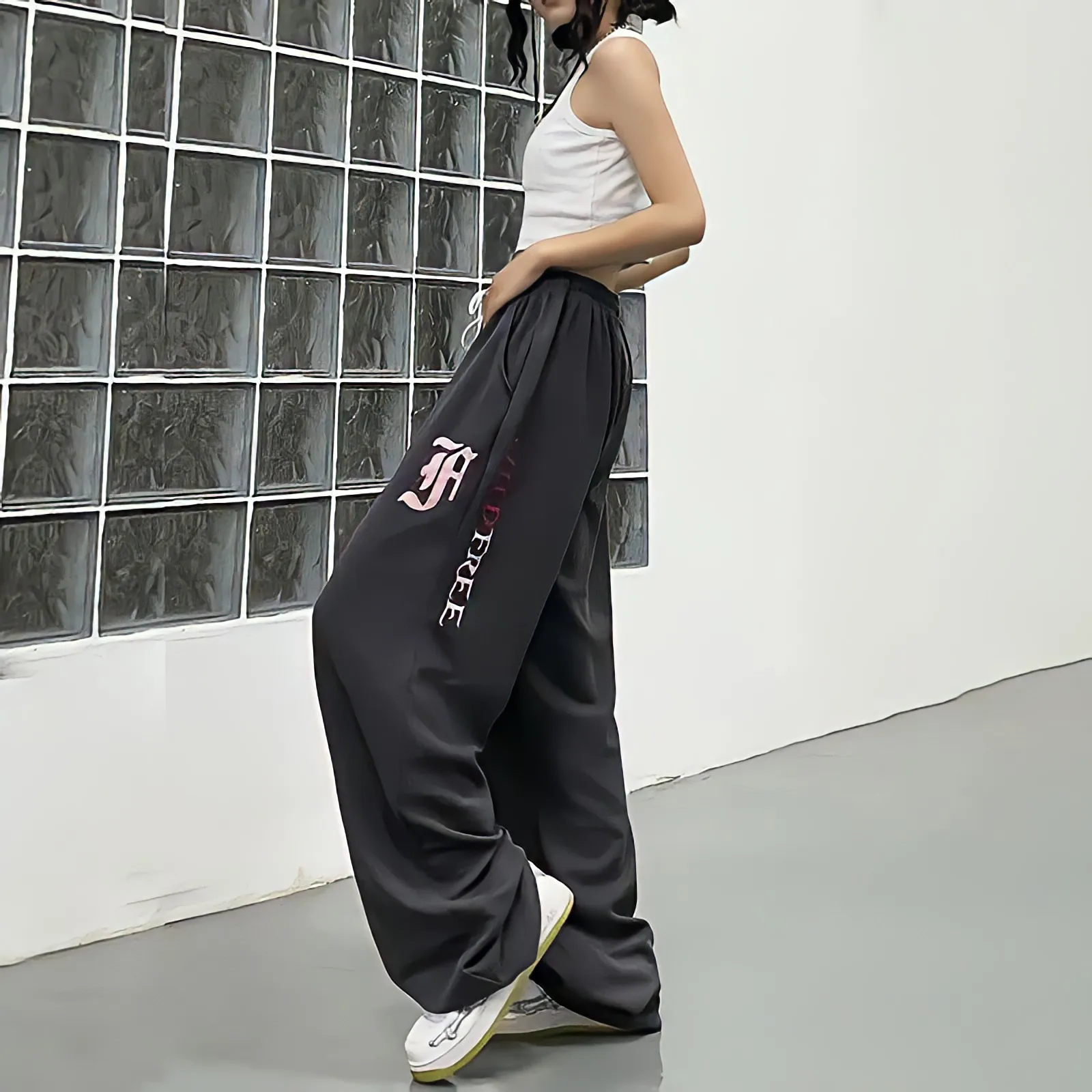 joggers women Elastic Casual Hippie Pants Baggy Sweatpants Women High Waist Print Letters Wide Leg Trousers streetwear women
joggers women Elastic Casual Hippie Pants Baggy Sweatpants Women High Waist Print Letters Wide Leg Trousers streetwear women